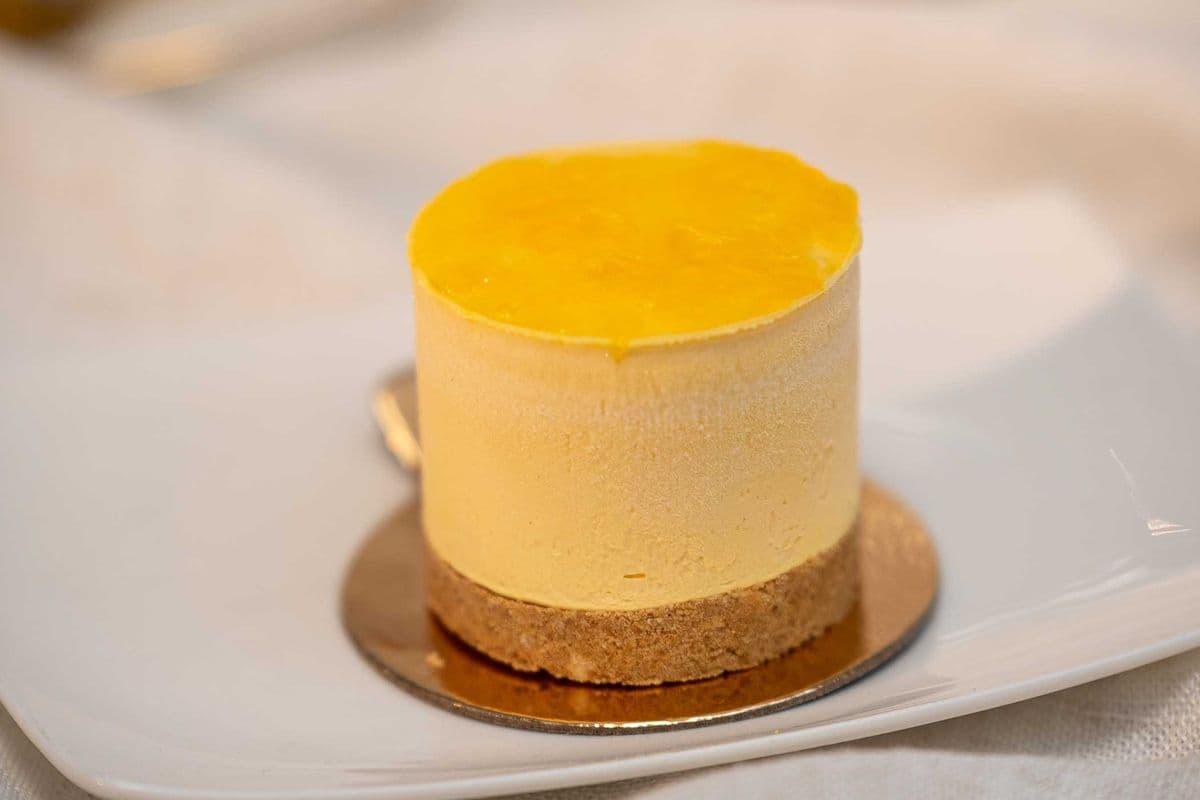 Cold Mango Cheesecake