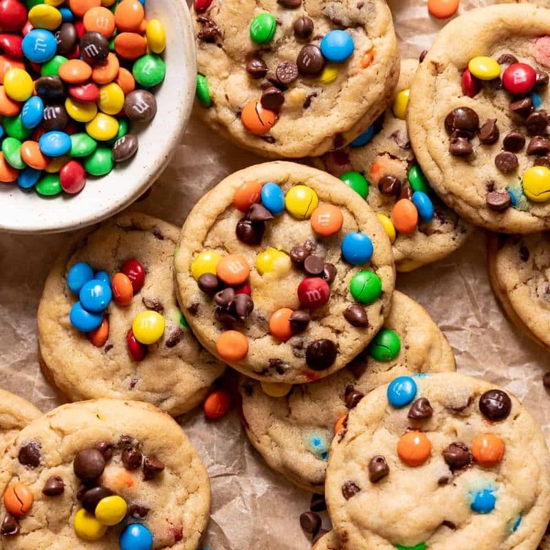 6 Pieces Chocolate Chip M&M Christmas Cookies