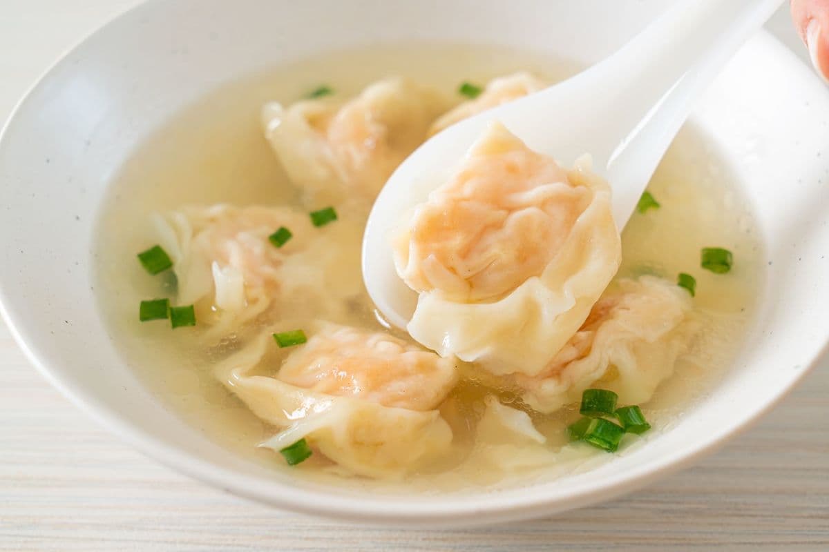 S5 Soupe wonton aux porc(5mcx)/Pork Wonton soup (5pcs)