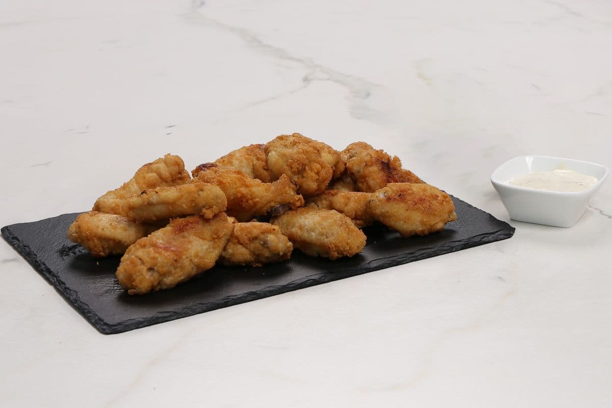 12 Spicy Crispy Chicken Wings with 1 Dipping Sauce On Side