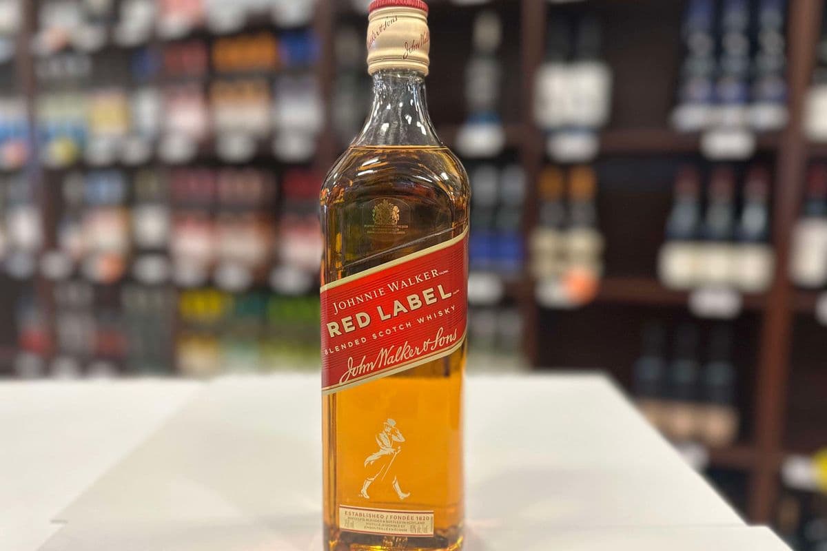 JOHNNIE WALKER RED LABEL (1 x 750 mL)