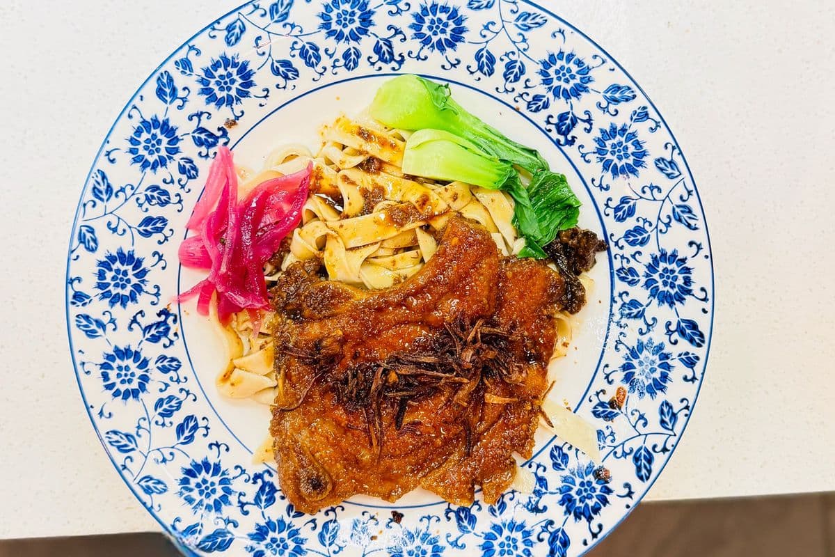 H2 葱烧大排拌面 Braised Pork Chop & Scallion Noodles