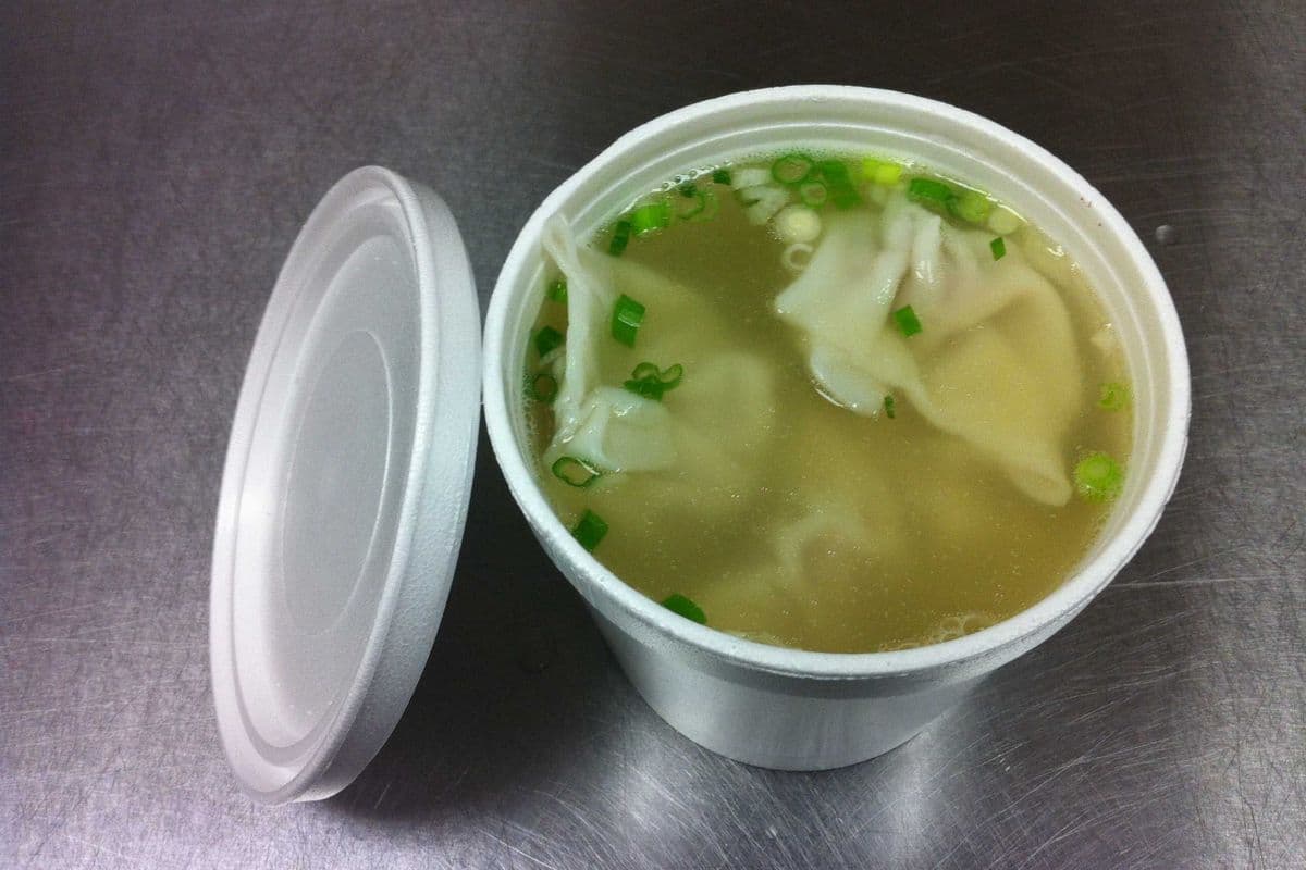 Wonton with BBQ Pork Soup 云吞汤 (16oz with 5 dumplings)