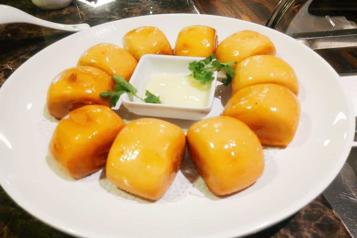 3. Fried Bun with Cream (黄金小馒头)