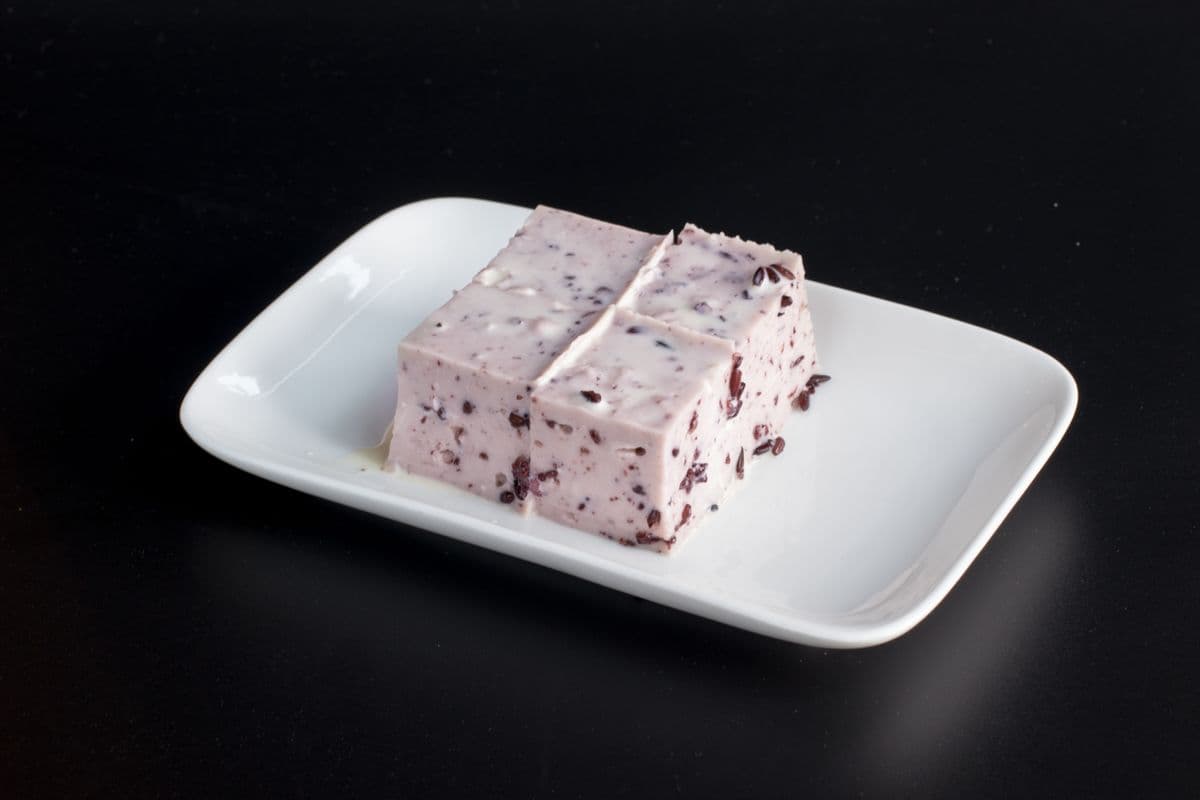 TC2. Sweet Coconut and Black Glutinous Rice Pudding 滋補紫米糕