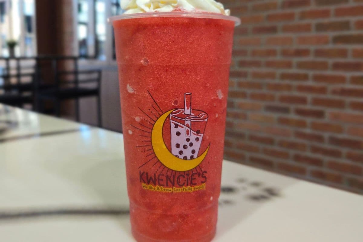 Popping Lychee and Strawberry Tea (24 oz)