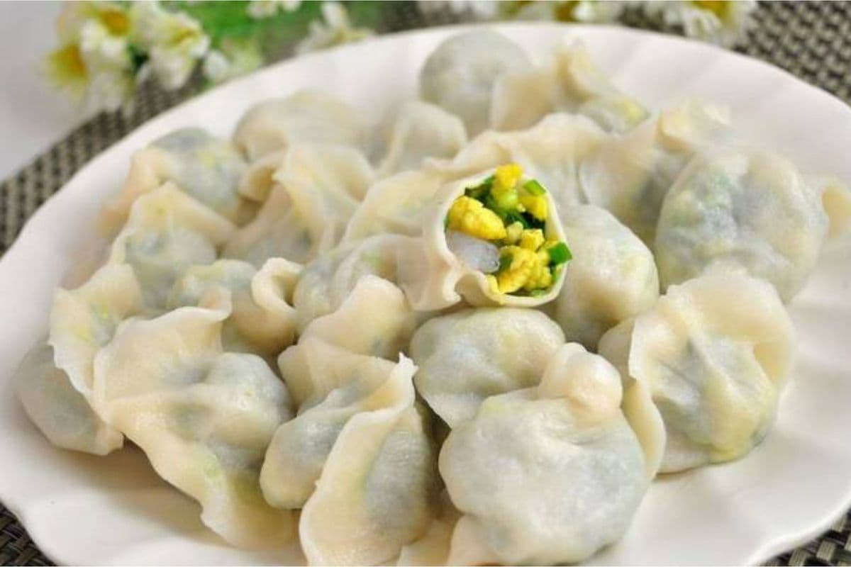 Boil Chive and Shrimp Eggs Dumpling / 煮韭菜虾仁鸡蛋饺子