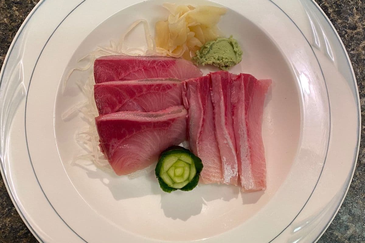 Hamachi Sashimi 6pcs