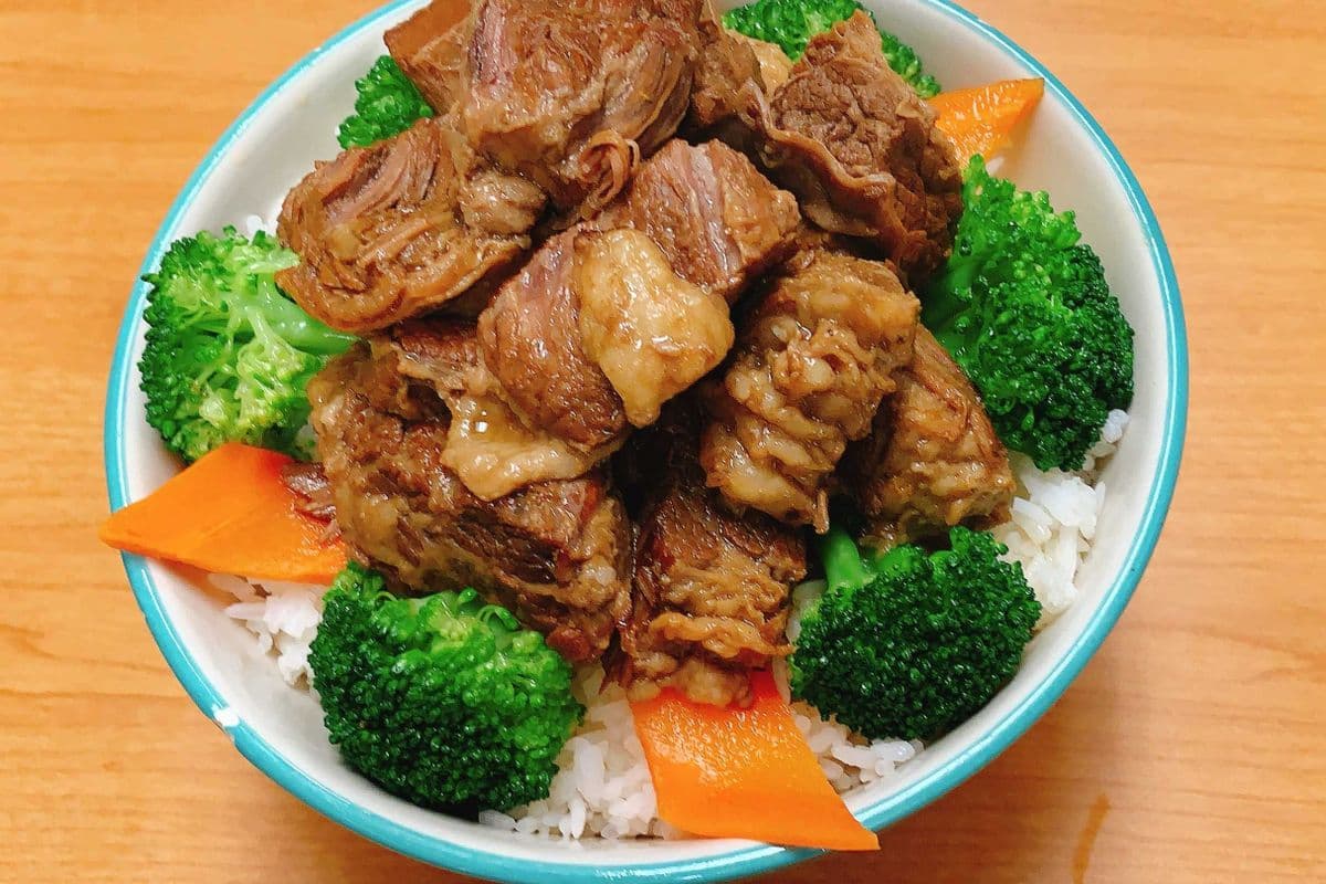 F20. Beef Brisket with Rice