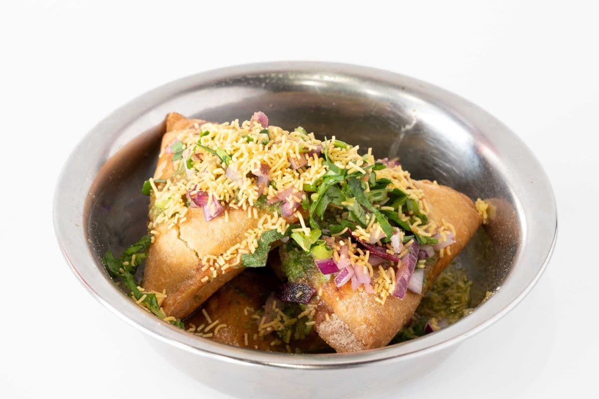 Samosa Chaat (V) (DIY) (SN Green Chutney) (No Onions)