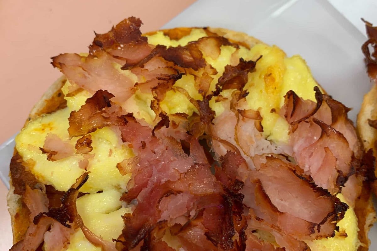 The Ultimate Breakfast Pizza Bagel