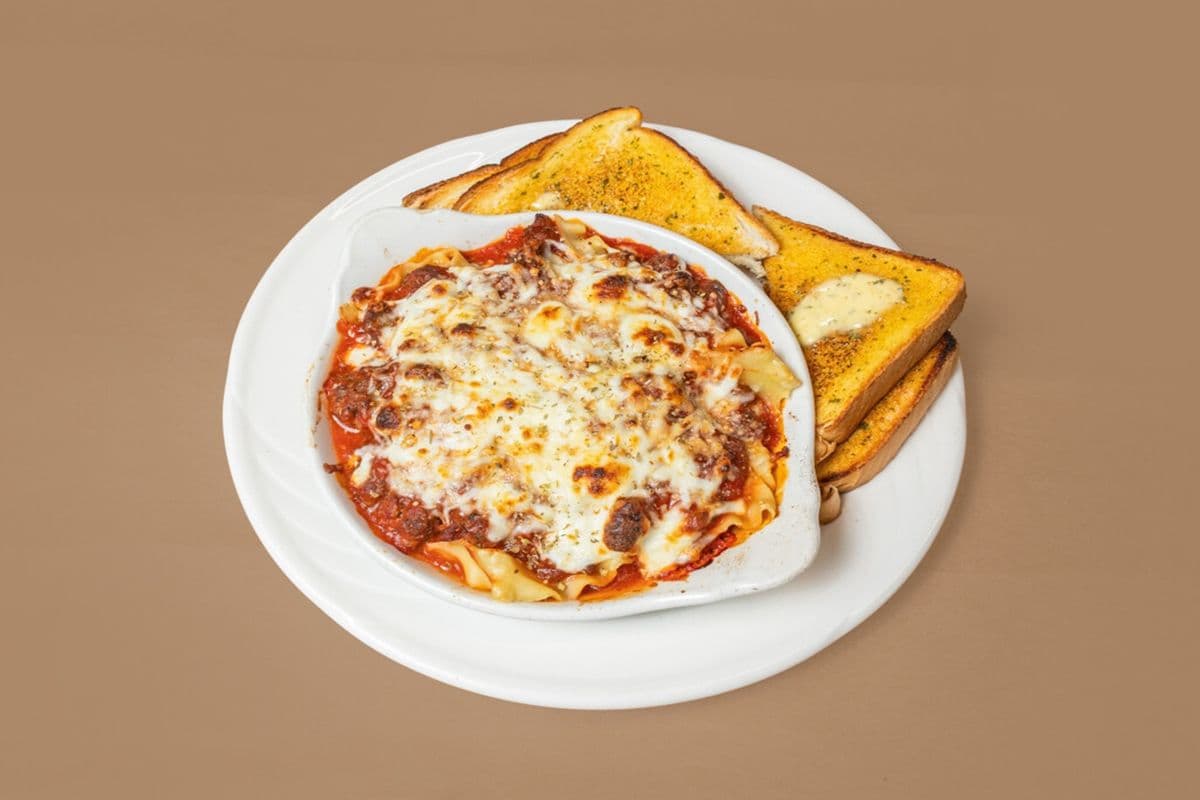 Baked Lasagna and Meat Sauce