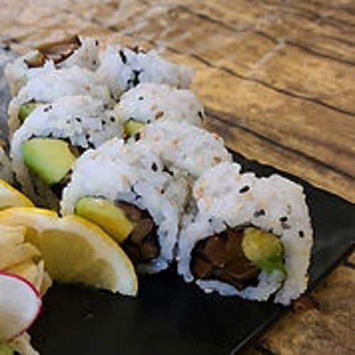 Shitake Mushroom & Avocado Roll (8Pcs)