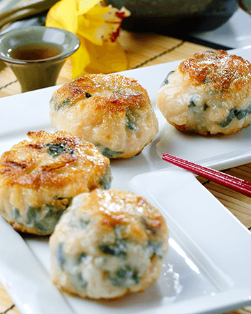 32. Pan Fried Chive Dumplings 32. 香煎韮菜棵