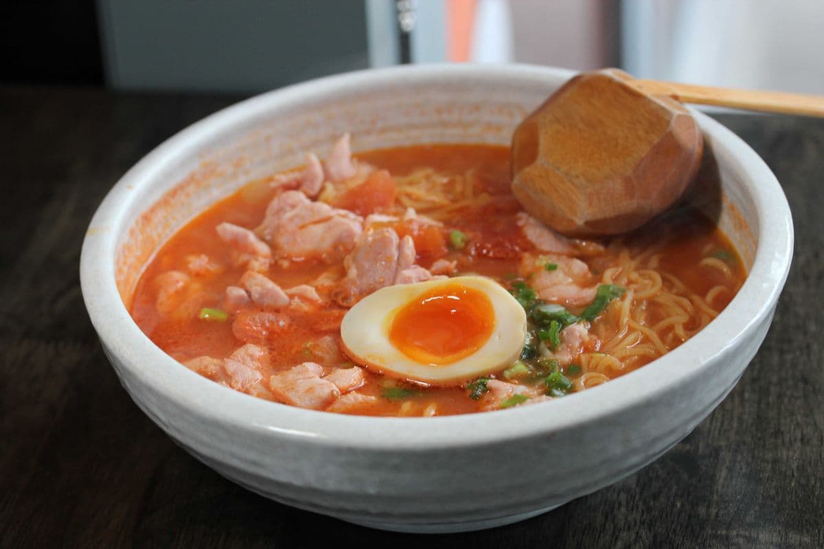 Ramen in Savory Tomato Soup with Chicken 鮮茄嫩雞拉麵q