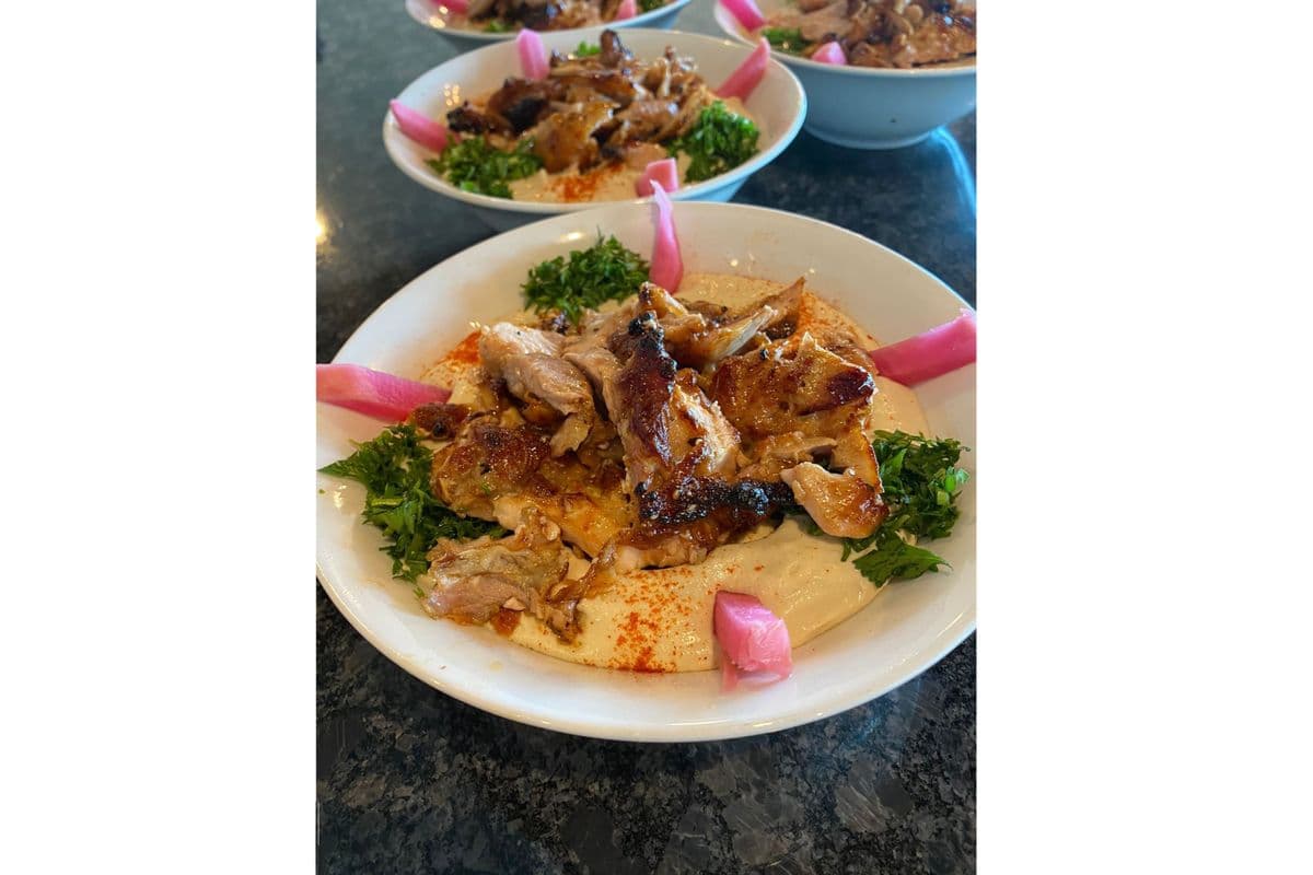 Homous Topped with Shawarma