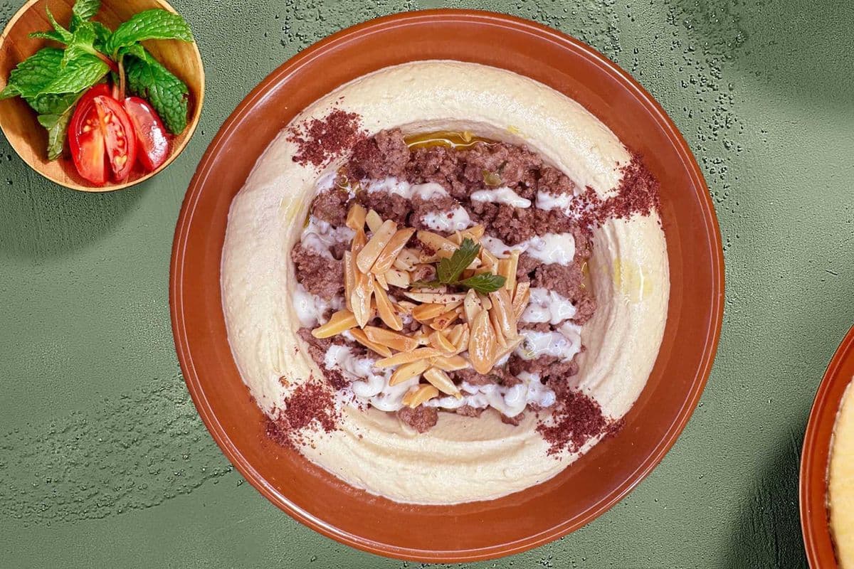 HUMMUS WITH BEEF