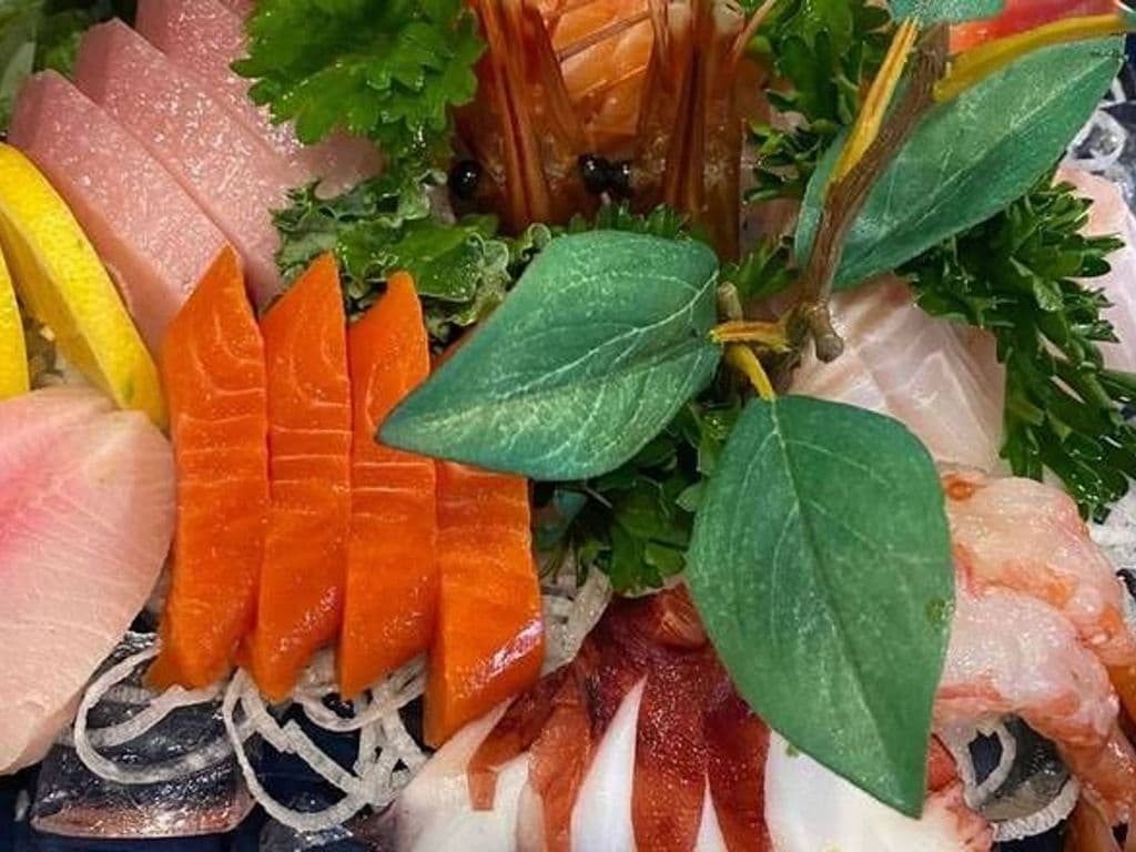 Deluxe Assorted Sashimi(18pcs)