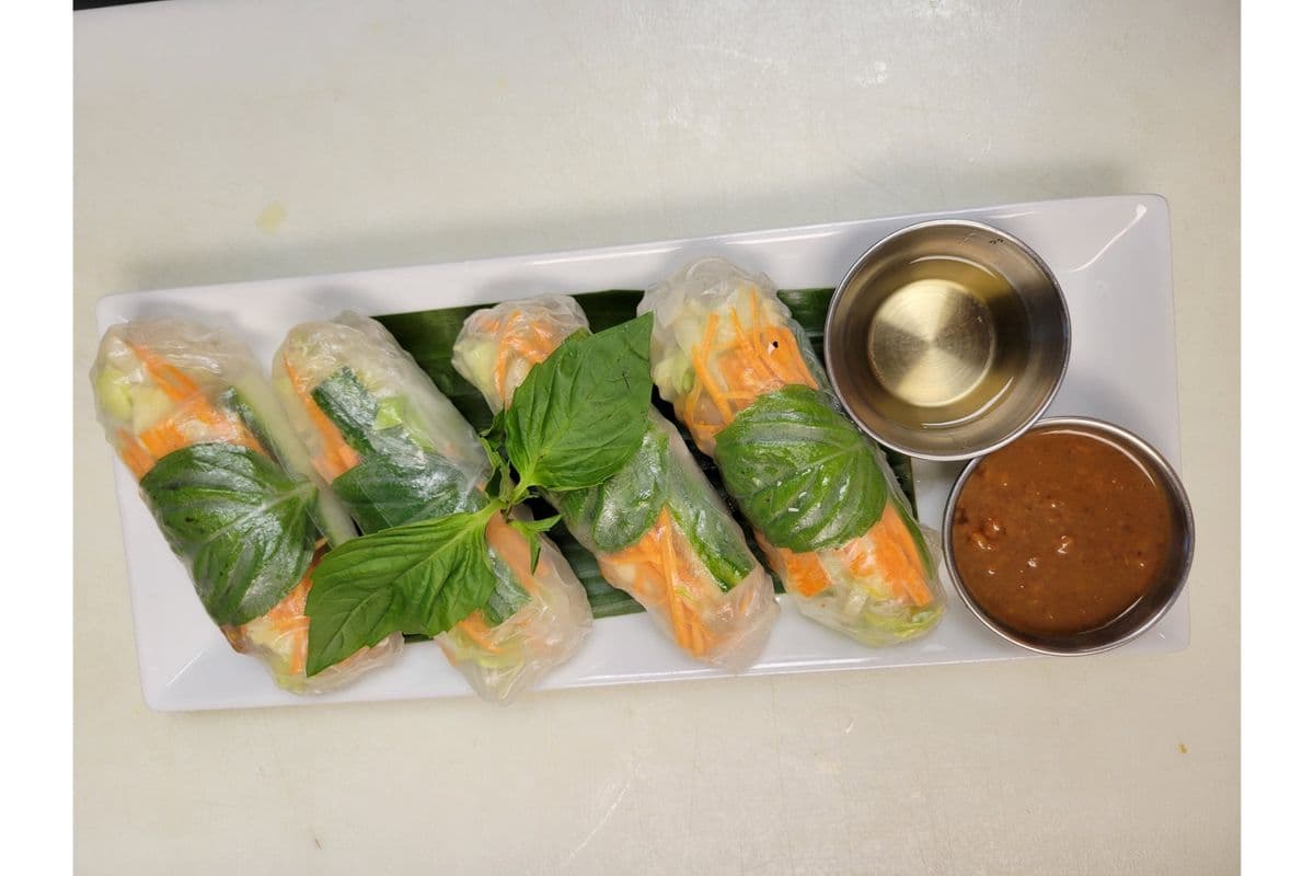 Basil and Shrimp Salad Rolls (4 pcs)
