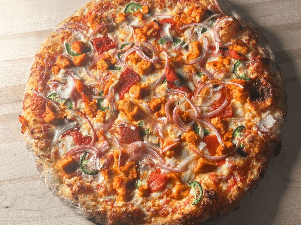 Sriracha Hot Chicken Pizza 18"