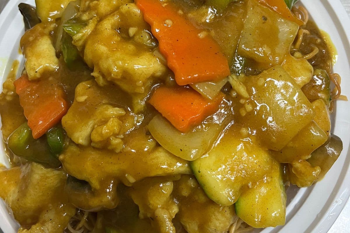 Curry Chicken Crispy Chow Mein叻哩鸡炒面