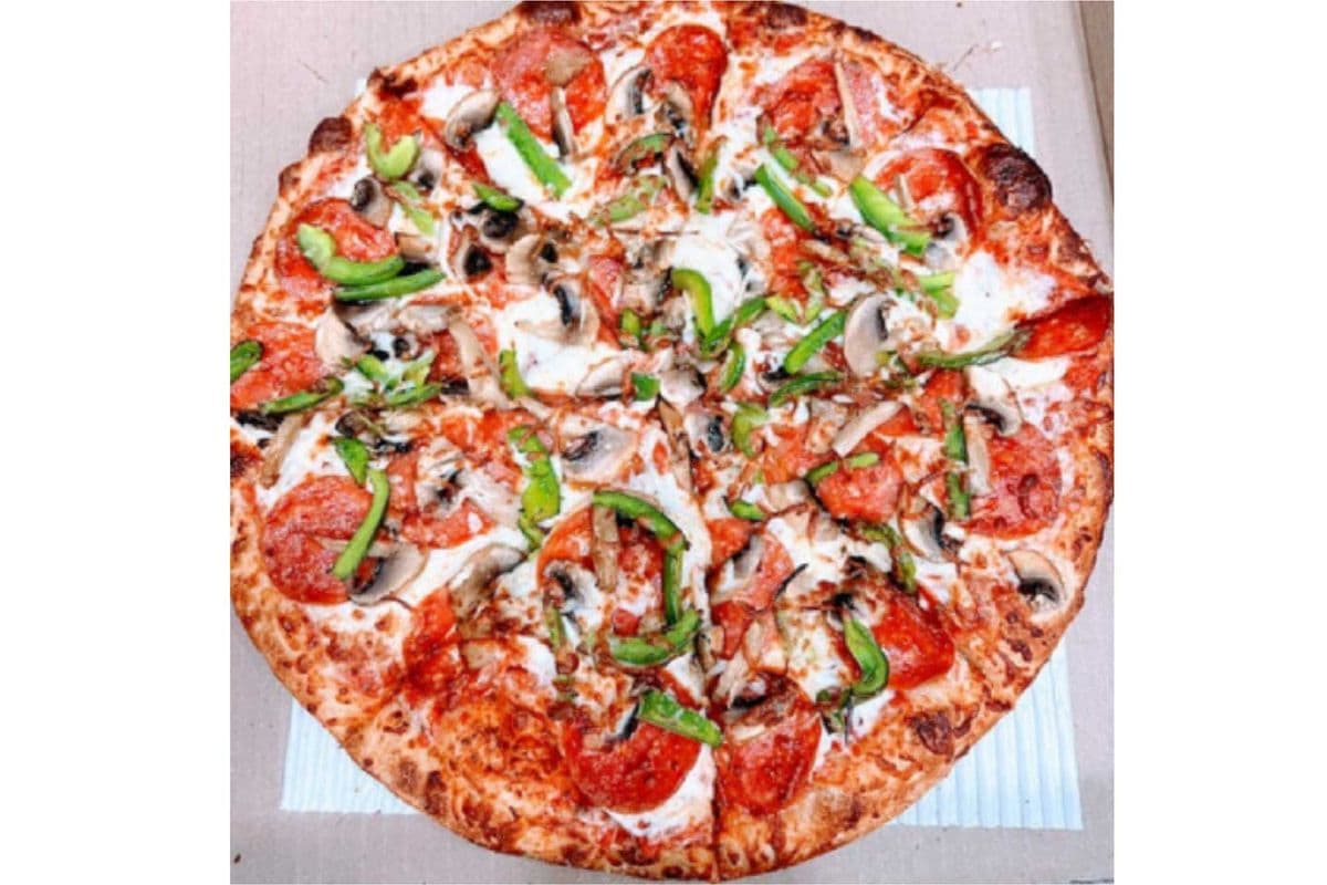 Deluxe Pizza (4 Slices)