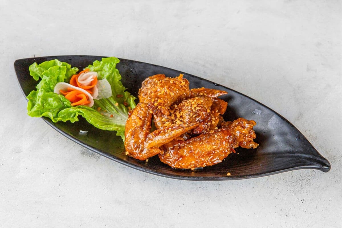 9. Fish Sauce Fried Chicken Wings (8 pcs) Cánh Gà Chiên Nước Mắm