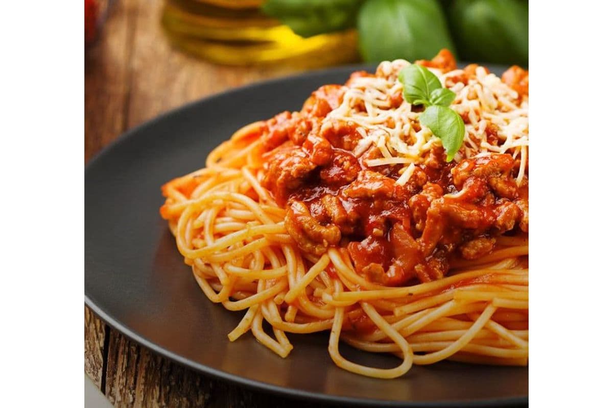 Day and night Spaghetti Alla Bolognese