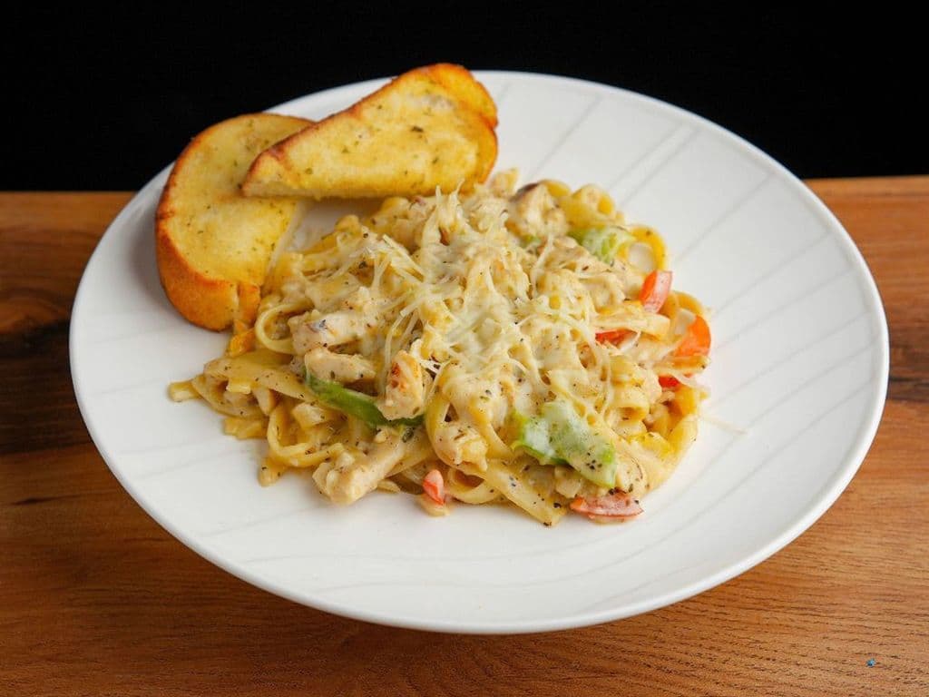 Alfredo Fettuccine -(veggie/Paneer/Chicken)