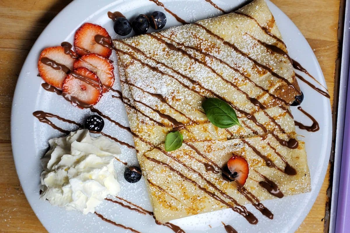 Crepe Fraise, chocolat noir et basilic - Strawberry, dark chocolate, fresh basil