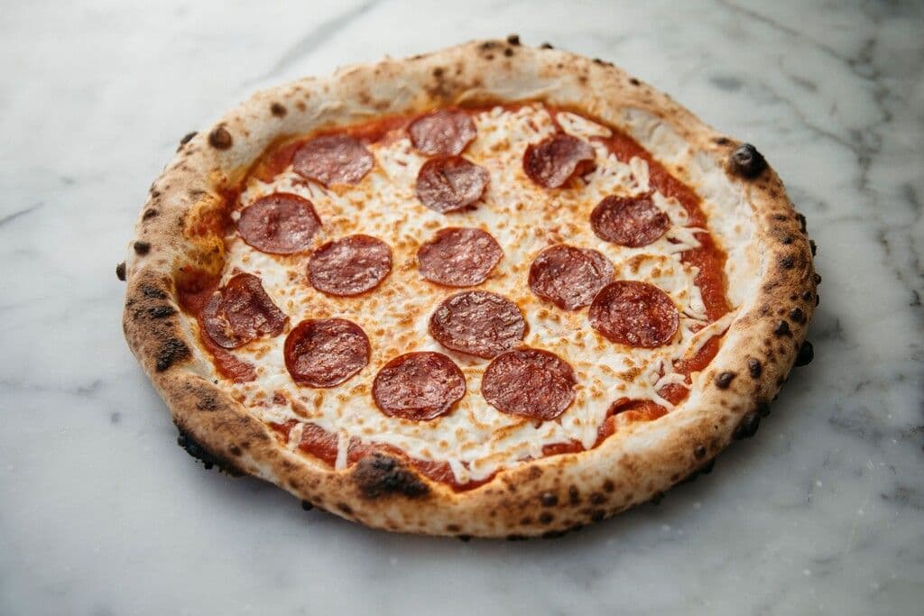Pizza pepperoni et fromage / Pepperoni & Cheese Pizza