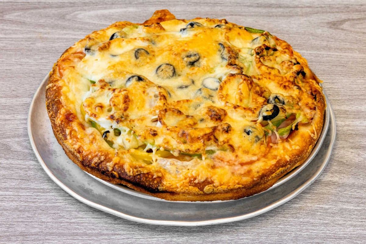 18. Small Vegetarian Deluxe Pizza