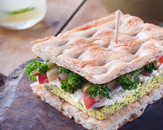 Sandwich Koukou aux fèves / Broadbean Koukou Sandwich