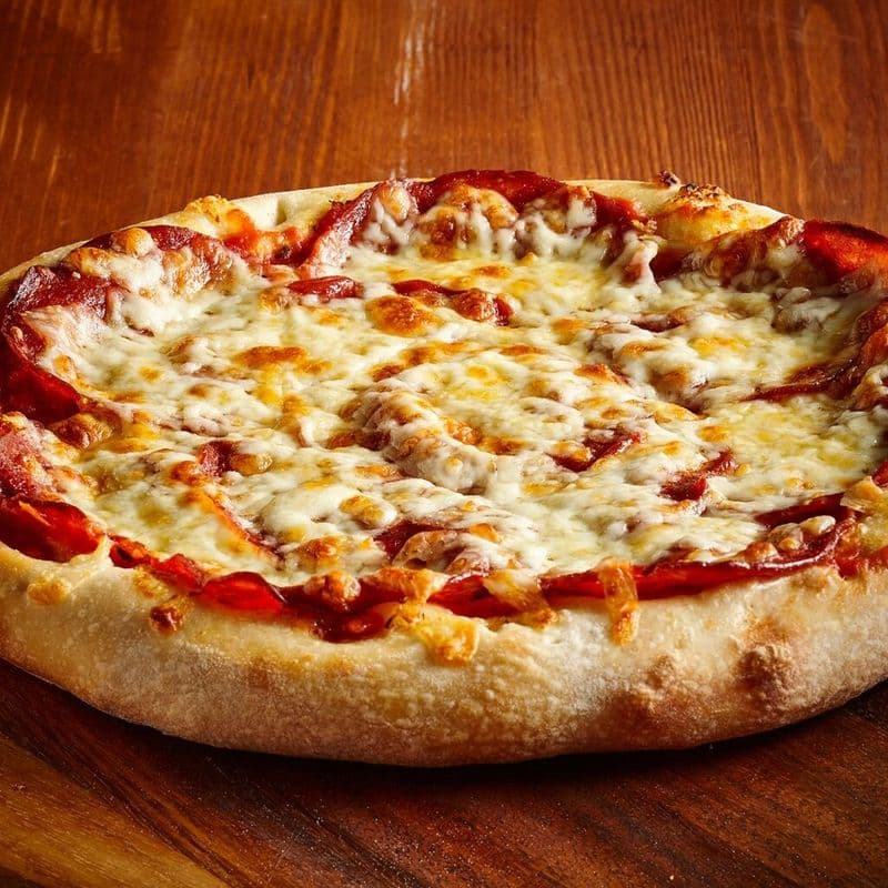 Moyenne pizza Pepperoni / Medium Pepperoni Pizza