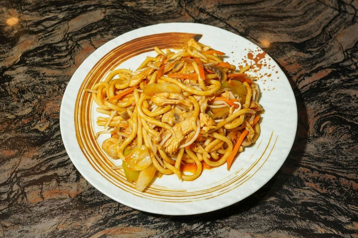 64. Thai Style Chicken Vegetables Shanghai Noodle - Thick (Spicy)