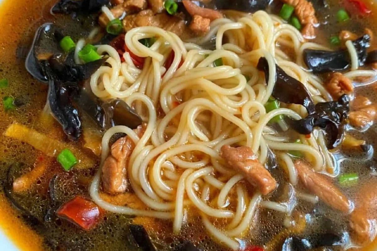 A5 Pork and Black Mushroom Noodles (Less Spicy)(土家臊子面)