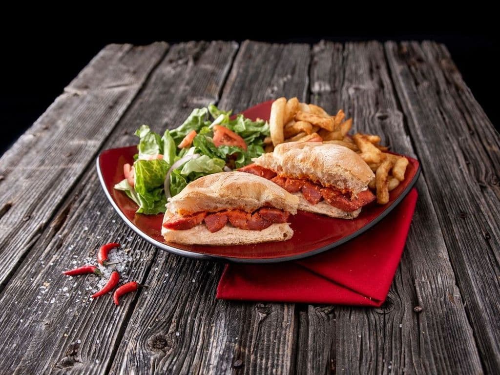 Assiette de Sandwich au Chouriço (Saucisse Portugaise) / Chouriço Sandwich (Portuguese Sausage) Plate