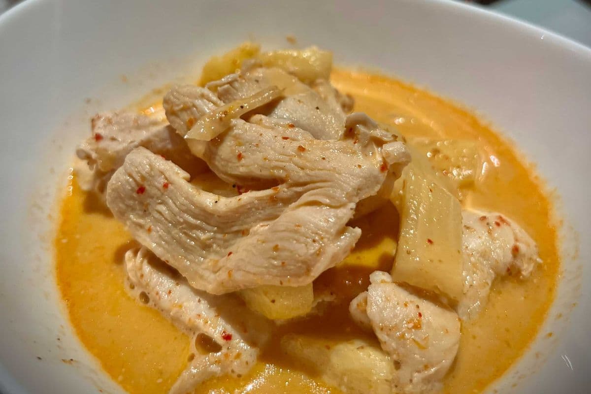 C7. Curry Pineapple Chicken - Kang Kuua Supparod Kai