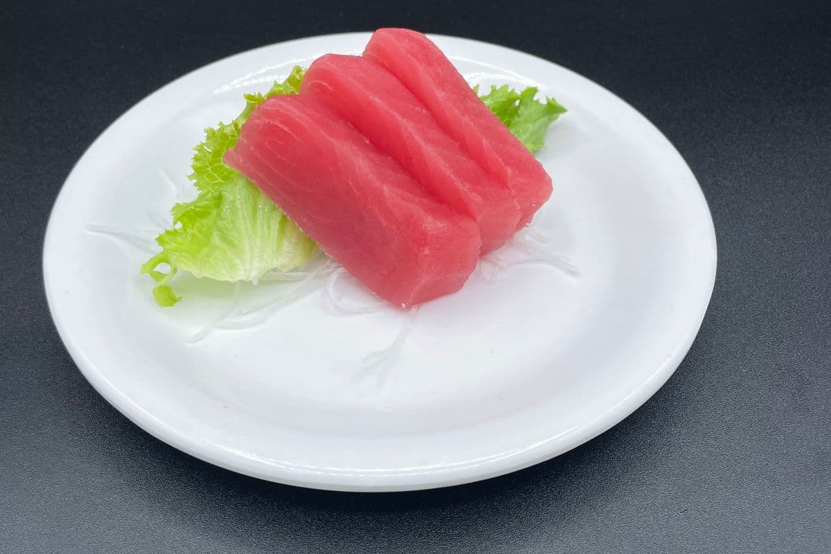 204 Maguro (Red Tuna) Sashimi (3pcs)