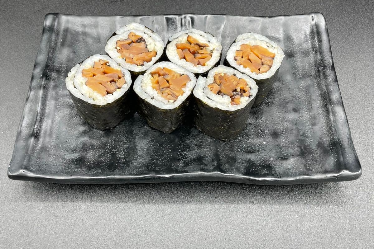 417. Marinated Shiitake Mushroom Hosomaki (6 pcs)