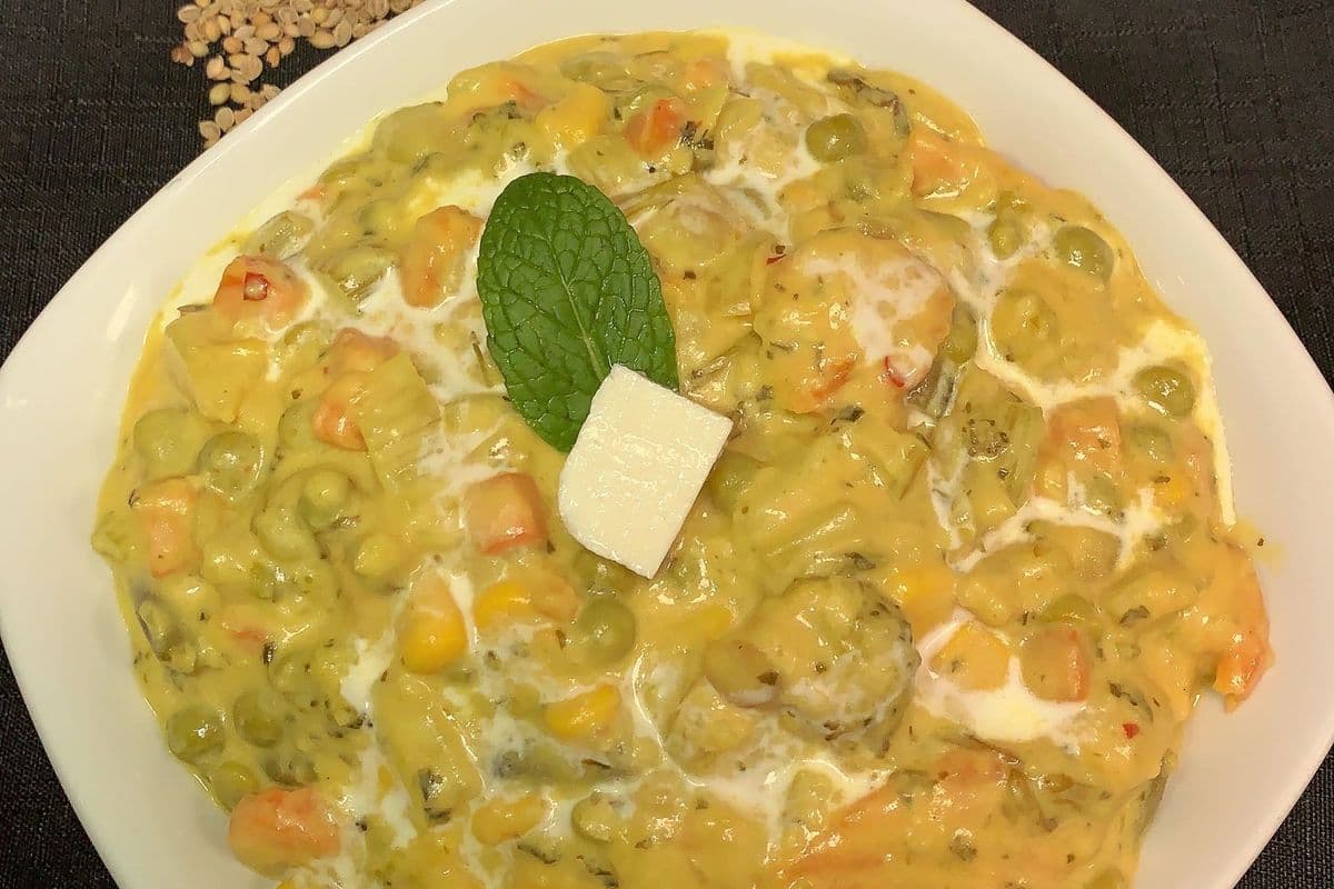 Navratan Veg Korma with Naan Bread