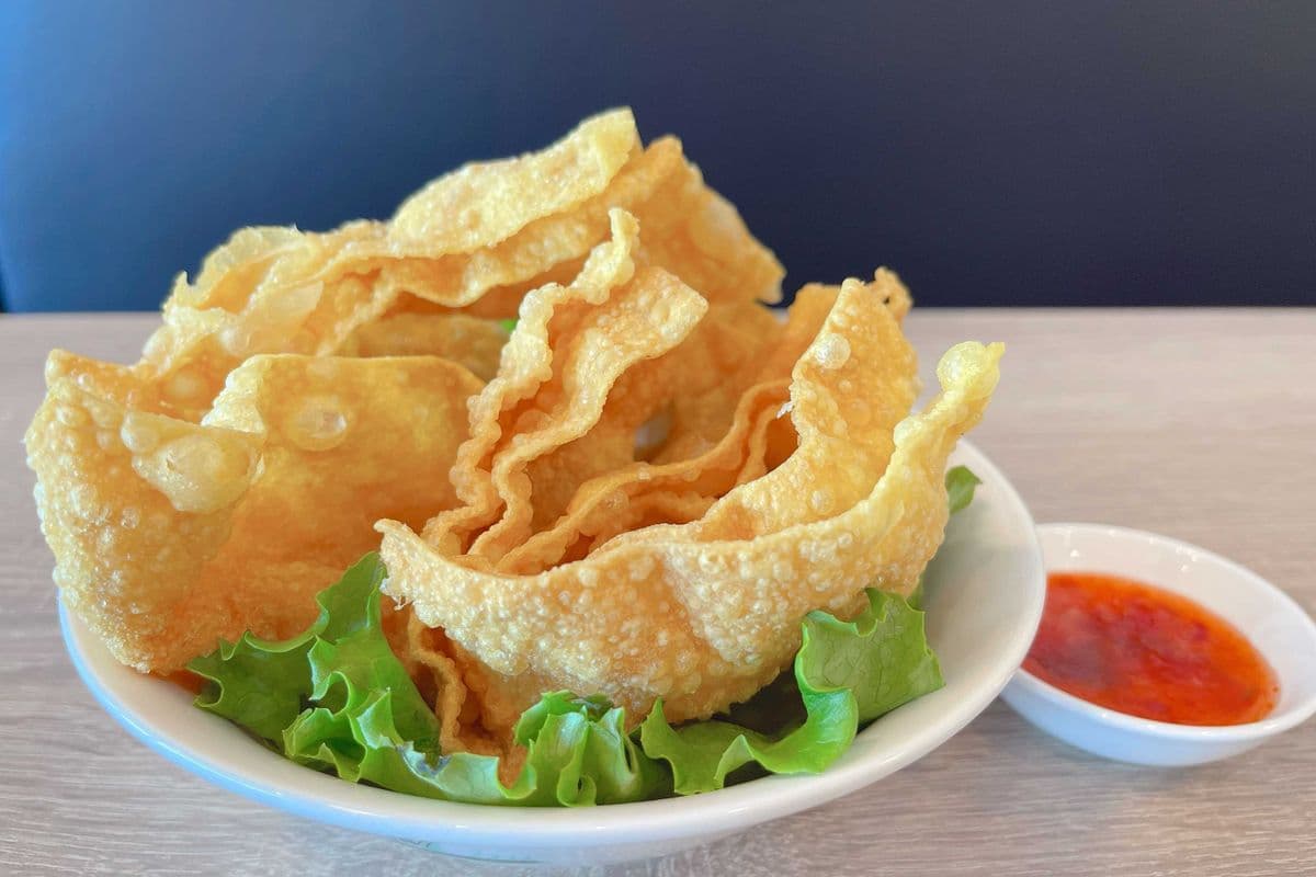 Deep-Fried Wontons (6 pcs) 炸雲吞 (6 粒)