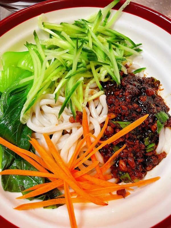 New! Noodles with bean & meat sauce 炸酱面
