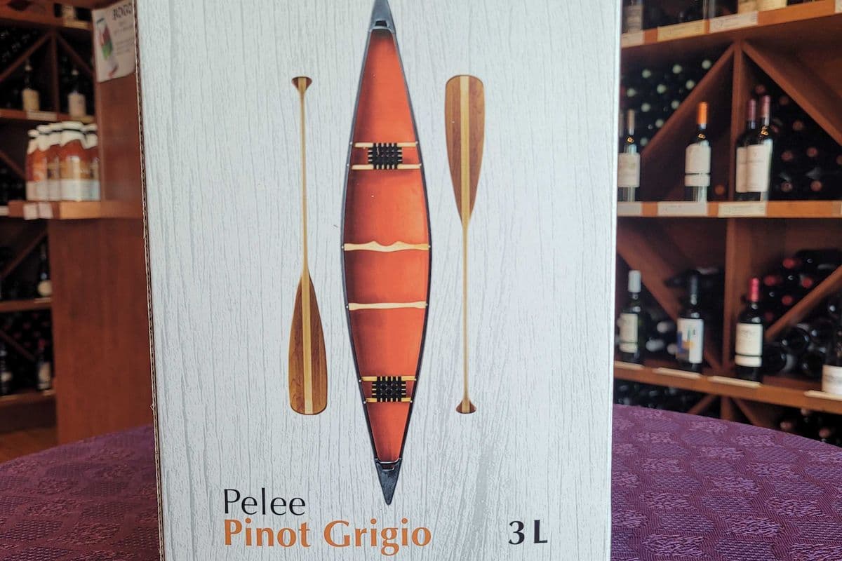 white | pelee island canoe 3 litre pinot grigio (1 x 3000ml)