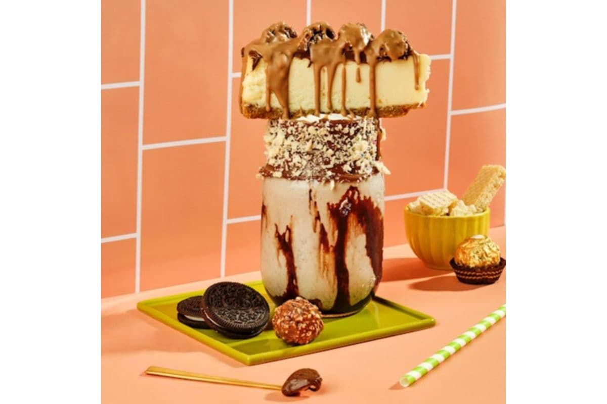 Oreo Ferrero Cheesecake