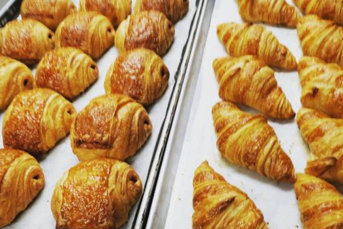 Six Croissants