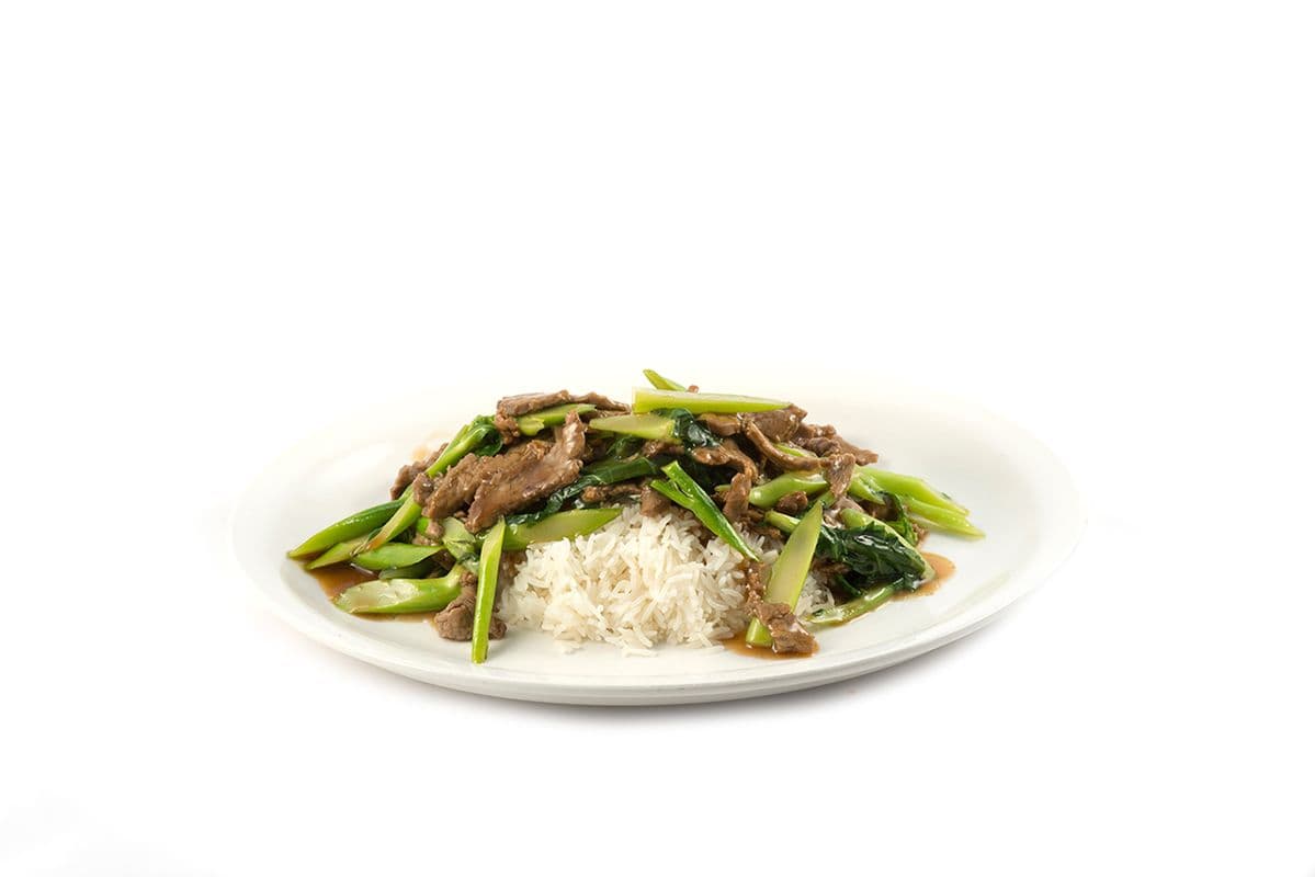 40. Bœuf sauté au brocoli chinois sur riz blanc / Fried Beef with Chinese Broccoli on White Rice