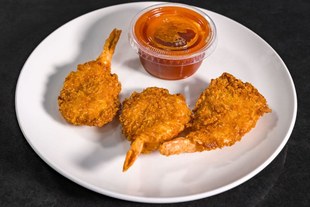 Butterfly shrimps with chips
