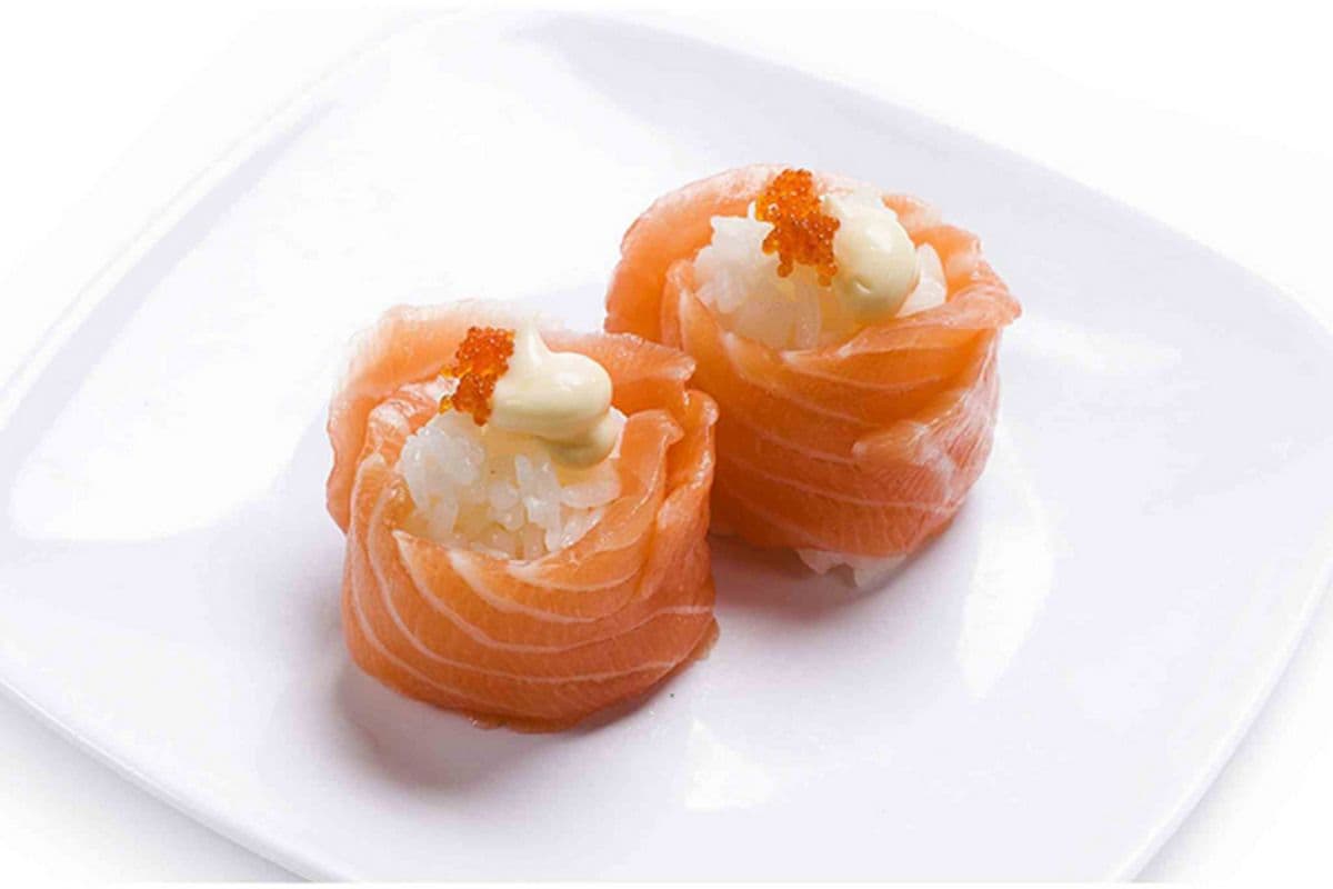 K20. Salmon Rose Sushi (2 pcs)