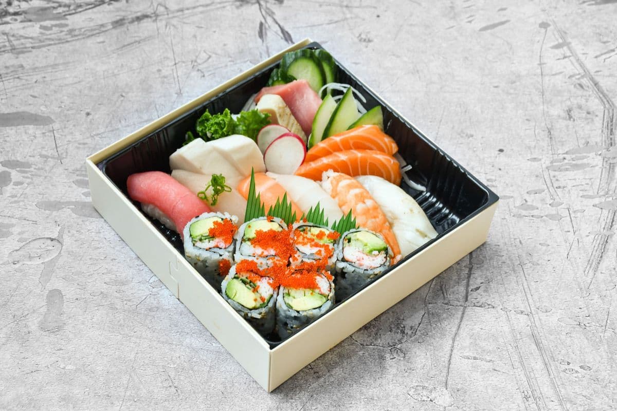 126. Sushi Sashimi Maki Combo A (18 pcs)